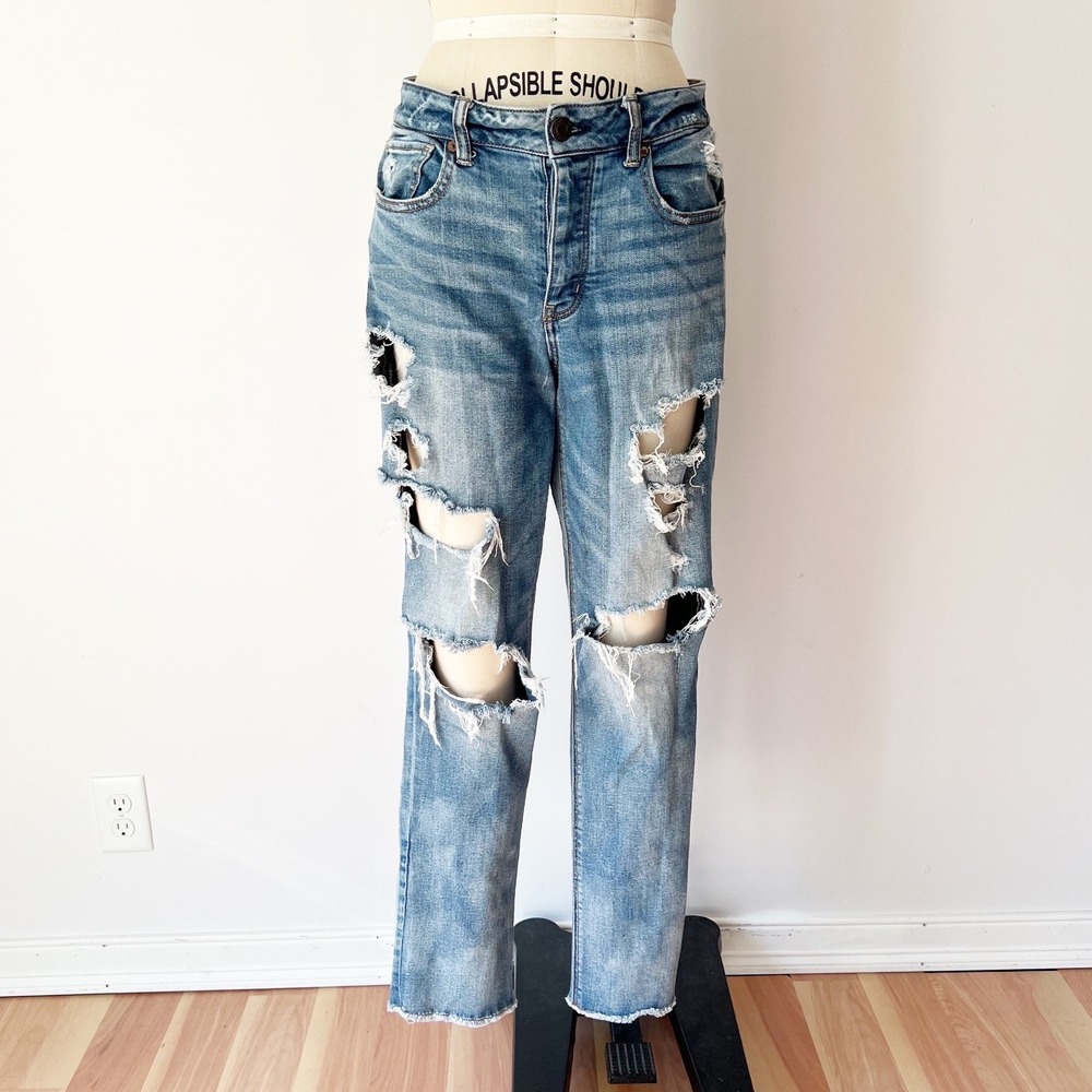 American Eagle Tomgirl Jeans Blue Distressed Button Fly 10 Grunge Raw Hem 90s